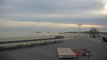 Weather camera view of Ocean Beach Park.