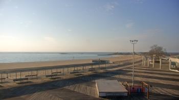 Weather camera view of Ocean Beach Park.