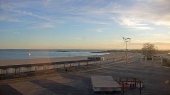 Weather camera view of Ocean Beach Park.