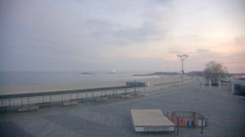 Weather camera view of Ocean Beach Park.