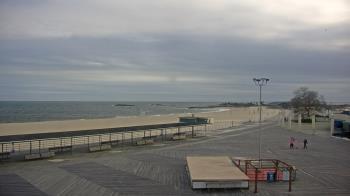 Weather camera view of Ocean Beach Park.