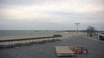 Weather camera view of Ocean Beach Park.