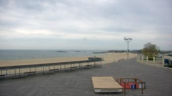 Weather camera view of Ocean Beach Park.