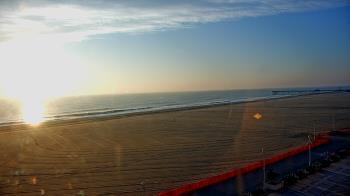 Weather camera view of Plim Plaza Hotel.