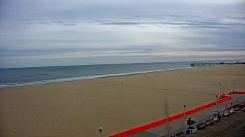 Weather camera view of Plim Plaza Hotel.