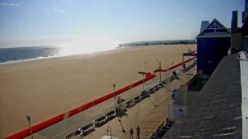 Weather camera view of Plim Plaza Hotel.