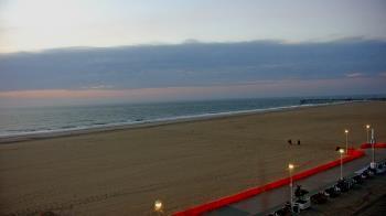 Weather camera view of Plim Plaza Hotel.