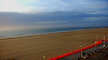 Weather camera view of Plim Plaza Hotel.