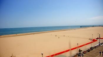 Weather camera view of Plim Plaza Hotel.