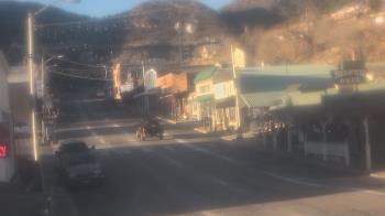 Weather camera view of Overland Hotel.