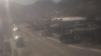 Weather camera view of Overland Hotel.