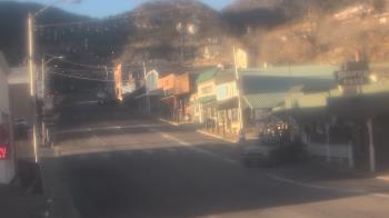 Weather camera view of Overland Hotel.