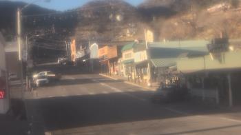 Weather camera view of Overland Hotel.