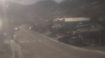 Weather camera view of Overland Hotel.