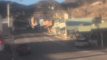 Weather camera view of Overland Hotel.