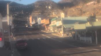 Weather camera view of Overland Hotel.