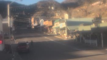 Weather camera view of Overland Hotel.