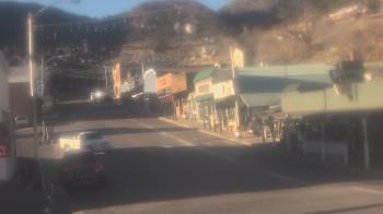 Weather camera view of Overland Hotel.