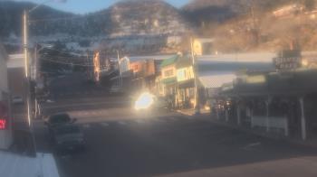 Weather camera view of Overland Hotel.