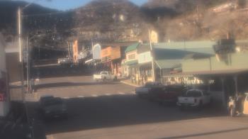 Weather camera view of Overland Hotel.