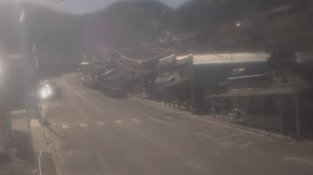 Weather camera view of Overland Hotel.