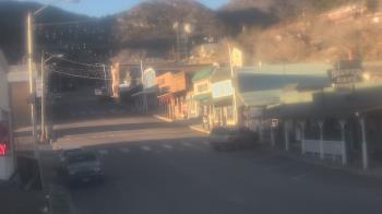 Weather camera view of Overland Hotel.