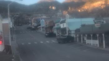Weather camera view of Overland Hotel.