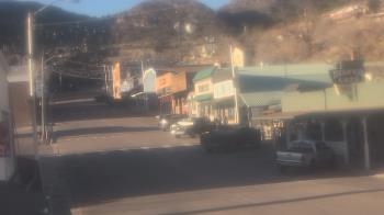 Weather camera view of Overland Hotel.