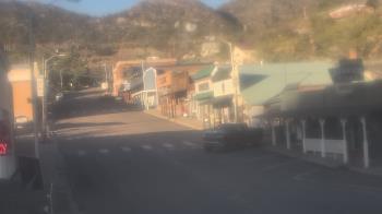 Weather camera view of Overland Hotel.