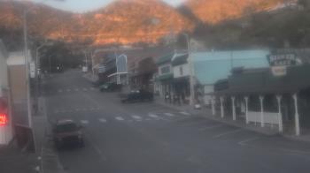 Weather camera view of Overland Hotel.