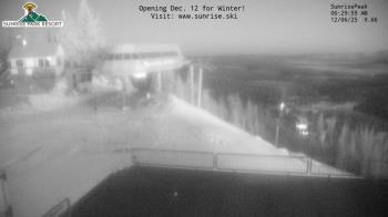 Weather camera view of Sunrise Park Resort 10650 ft elev.