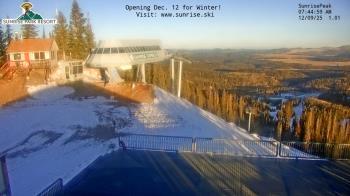 Weather camera view of Sunrise Park Resort 10650 ft elev.