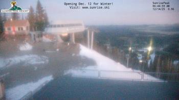 Weather camera view of Sunrise Park Resort 10650 ft elev.