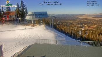 Weather camera view of Sunrise Park Resort 10650 ft elev.