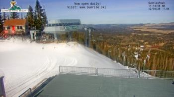 Weather camera view of Sunrise Park Resort 10650 ft elev.
