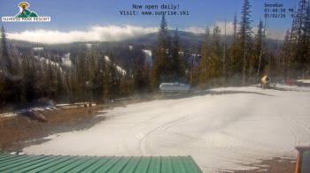 Weather camera view of Sunrise Park Resort 10650 ft elev.