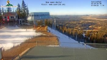 Weather camera view of Sunrise Park Resort 10650 ft elev.