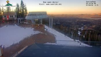 Weather camera view of Sunrise Park Resort 10650 ft elev.