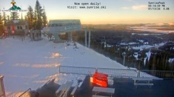 Weather camera view of Sunrise Park Resort 10650 ft elev.