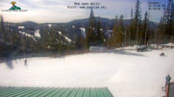 Weather camera view of Sunrise Park Resort 10650 ft elev.