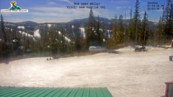 Weather camera view of Sunrise Park Resort 10650 ft elev.