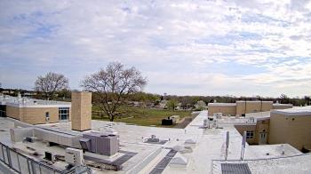 Weather camera view of Riverhead MS.