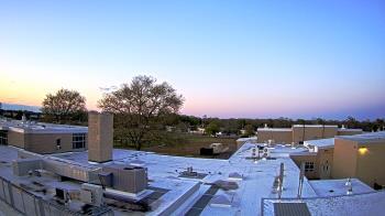 Weather camera view of Riverhead MS.
