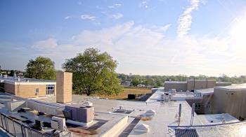 Weather camera view of Riverhead MS.