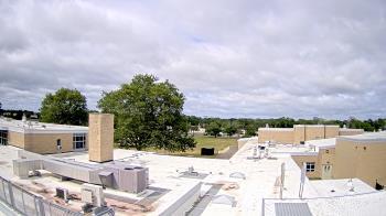 Weather camera view of Riverhead MS.