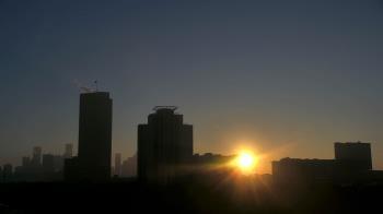 Weather camera view of St Thomas High School.