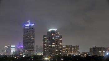 Weather camera view of St Thomas High School.