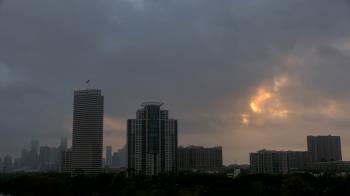 Weather camera view of St Thomas High School.