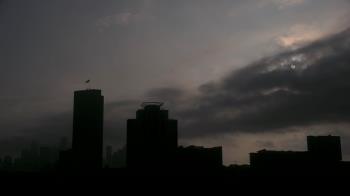 Weather camera view of St Thomas High School.