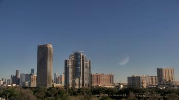 Weather camera view of St Thomas High School.